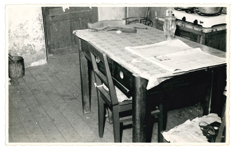 Dettaglio della cucina di Angela Romele dove si è svolto il crimine