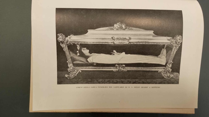 Urna contenente il corpo di Maria Goretti