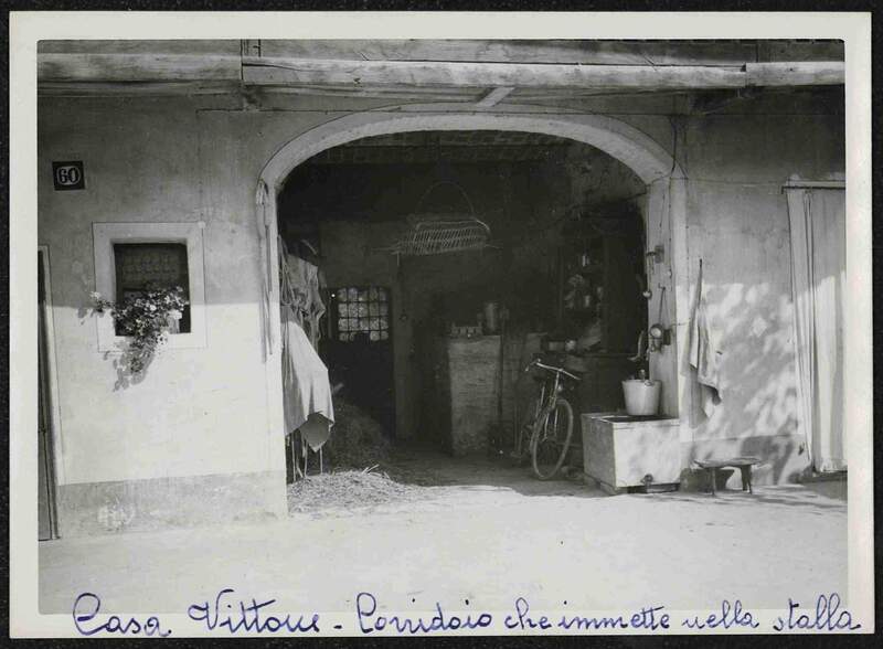 Spazio antistante la stalla nella cascina dei Vittone
