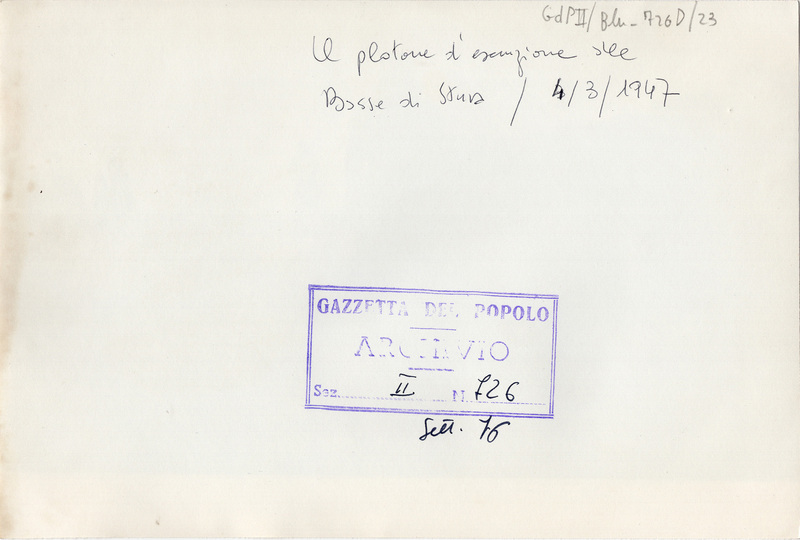 Il plotone di esecuzione alle Basse di Stura 4/3/1947
GDP II/blu_726D/23
Timbro: Gazzetta del Popolo ARCHIVIO Sez. II N. 726 Sett. 76