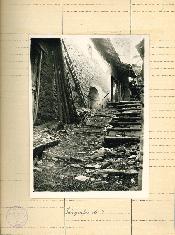 La casa dei Carrel con l’indicazione della porta di ingresso di Pietro Carrel