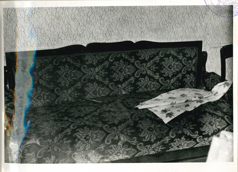 Il divano nell’abitazione della famiglia Perseghin-Birro