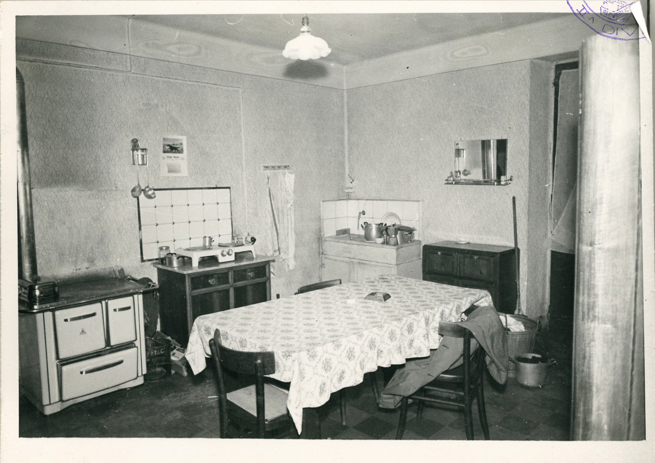 La stanza da pranzo dell’abitazione della famiglia Perseghin-Birro