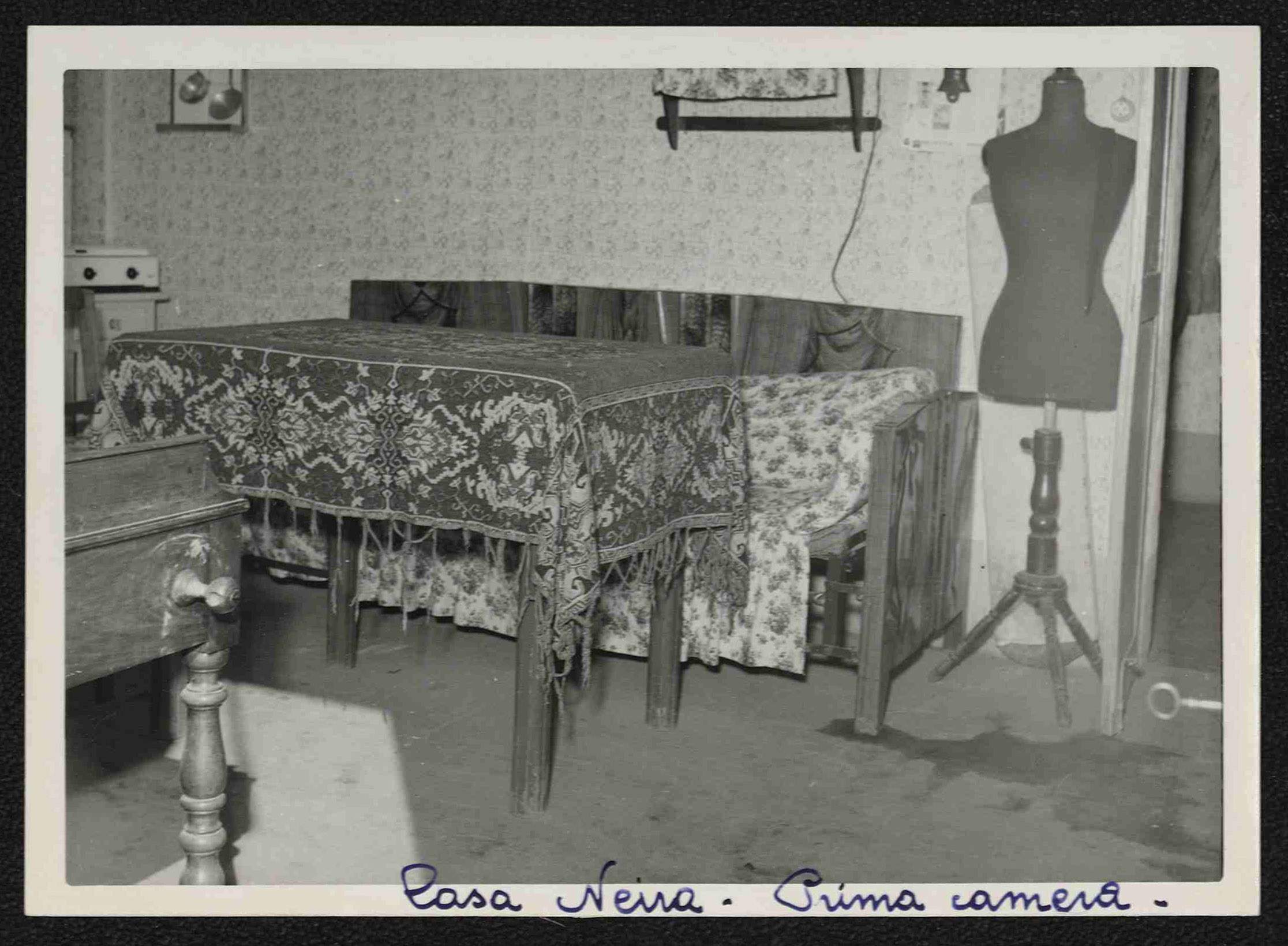 Una delle camere della cascina dei Neira