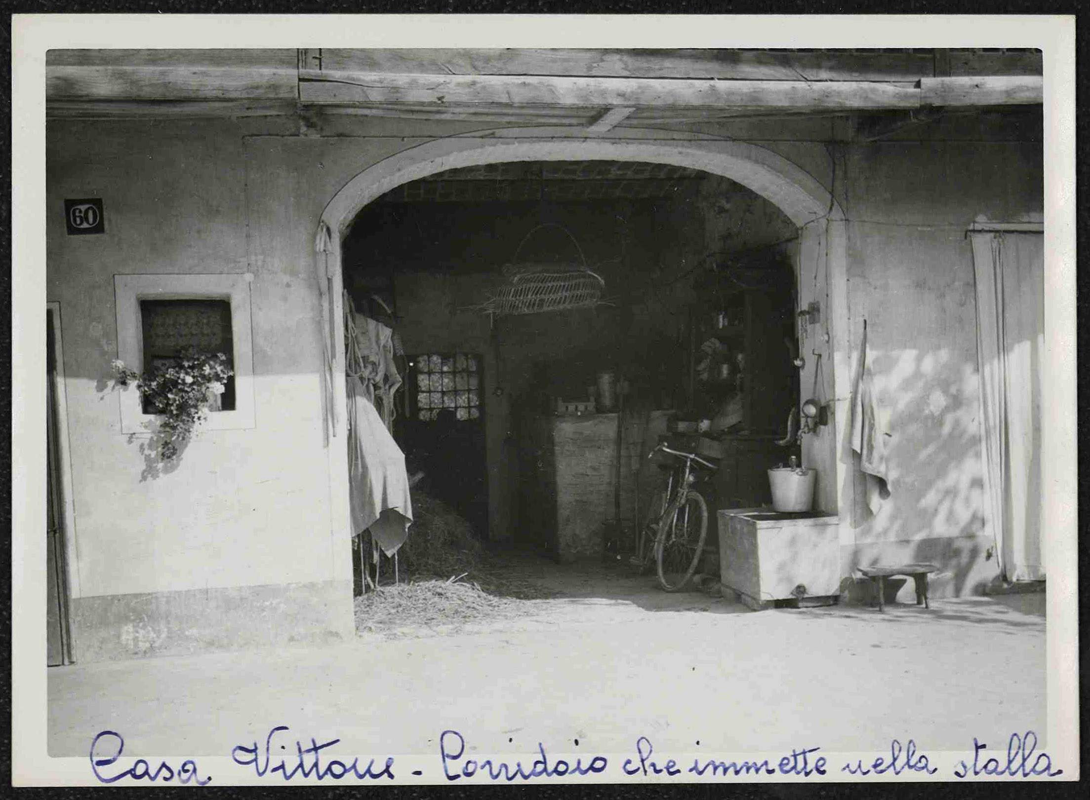 Spazio antistante la stalla nella cascina dei Vittone