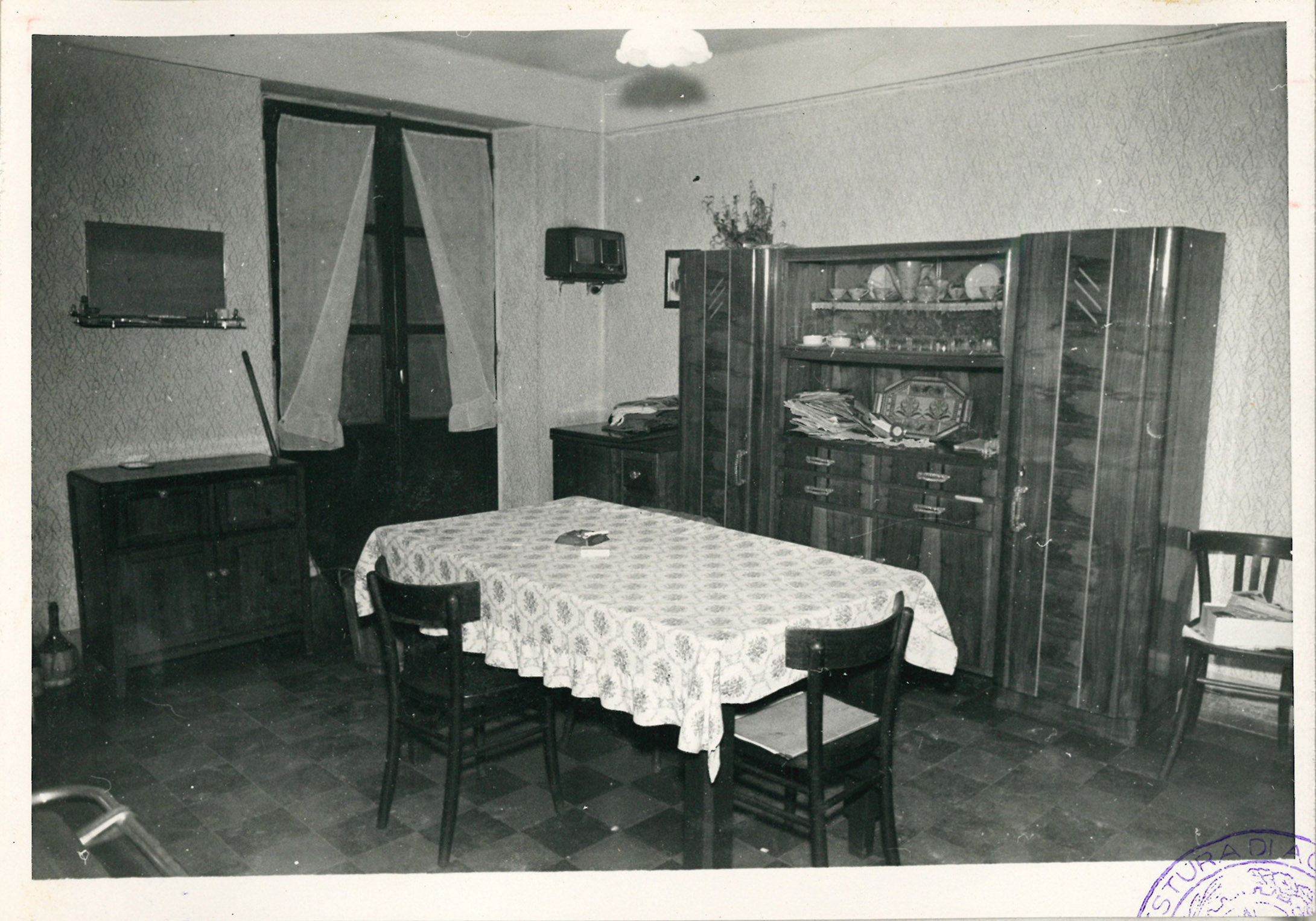 La stanza da pranzo dell’abitazione della famiglia Perseghin-Birro