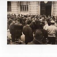 La folla davanti al palazzo di Giustizia per il processo Chiabodo