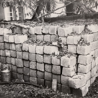 I blocchi di cemento usati dagli assassini per zavorrare le vittime della strage di Villarbasse sul fondo della cisterna