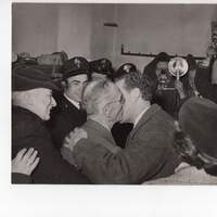 L’abbraccio con il padre Stefano, dopo l’assoluzione di Ettore Grande con formula piena al processo in cassazione