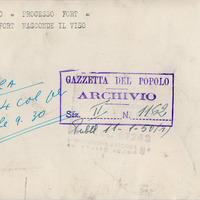 Rina Fort si copre il viso durante il processo