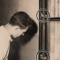 La porta della casa di Mario Giliberti con i sigilli della polizia