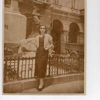 La moglie di Nadir Chiabodo, Nicole Pouly, fotografata ad Aosta in piazza Chanoux