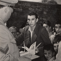 Il postino consegna in carcere lettere e telegrammi giunti da tutta Italia in solidarietà a Jolanda Bergamo