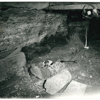 La cantina dove è stato rinvenuto il cadavere di Vittorino Vauthier con il corpo coperto da una coperta ed un lenzuolo