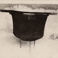 Il paiolo dove le vittime sarebbero state “saponificate”