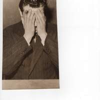 Nadir Chiabodo si copre il volto durante il processo