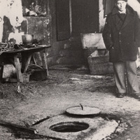 La cisterna dove sono state gettate le dieci vittime della “strage di Villarbasse”, nel cortile della cascina Simonetto