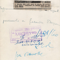 Il postino consegna in carcere lettere e telegrammi giunti da tutta Italia in solidarietà a Jolanda Bergamo