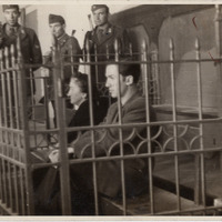 Leonarda Cianciulli con il figlio Giuseppe Pansardi durante il processo