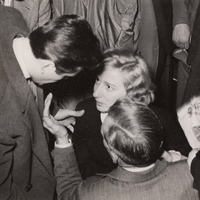 La sorella della vittima, Anna Maria Cavallero, svenuta alla lettura della sentenza, viene confortata dai suoi familiari