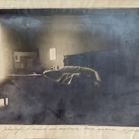 La stanza dove è stata accoltellata Maria Flores (veduta d'insieme della parete anteriore e della parete sinistra)