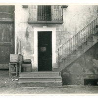 L'ingresso della casa di Angela Romele dove si è svolto il crimine